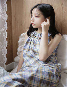 《深林中》