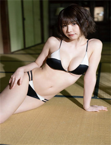 《男人亲吻女人视频》